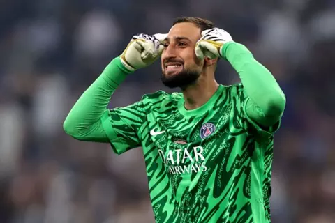 صفقة دوناروما معلقة.. مانشستر سيتي بانتظار قرار إيدرسون